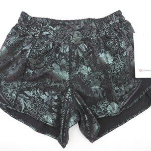 Lululemon Shorts 4 NEW Women's Hotty Hot LR Short 4" Lined Black NWT Low-Rise